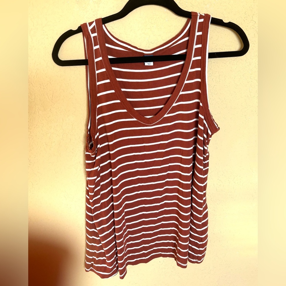 💖New Old Navy Maroon and White Striped Tank Top Shirt size M💖